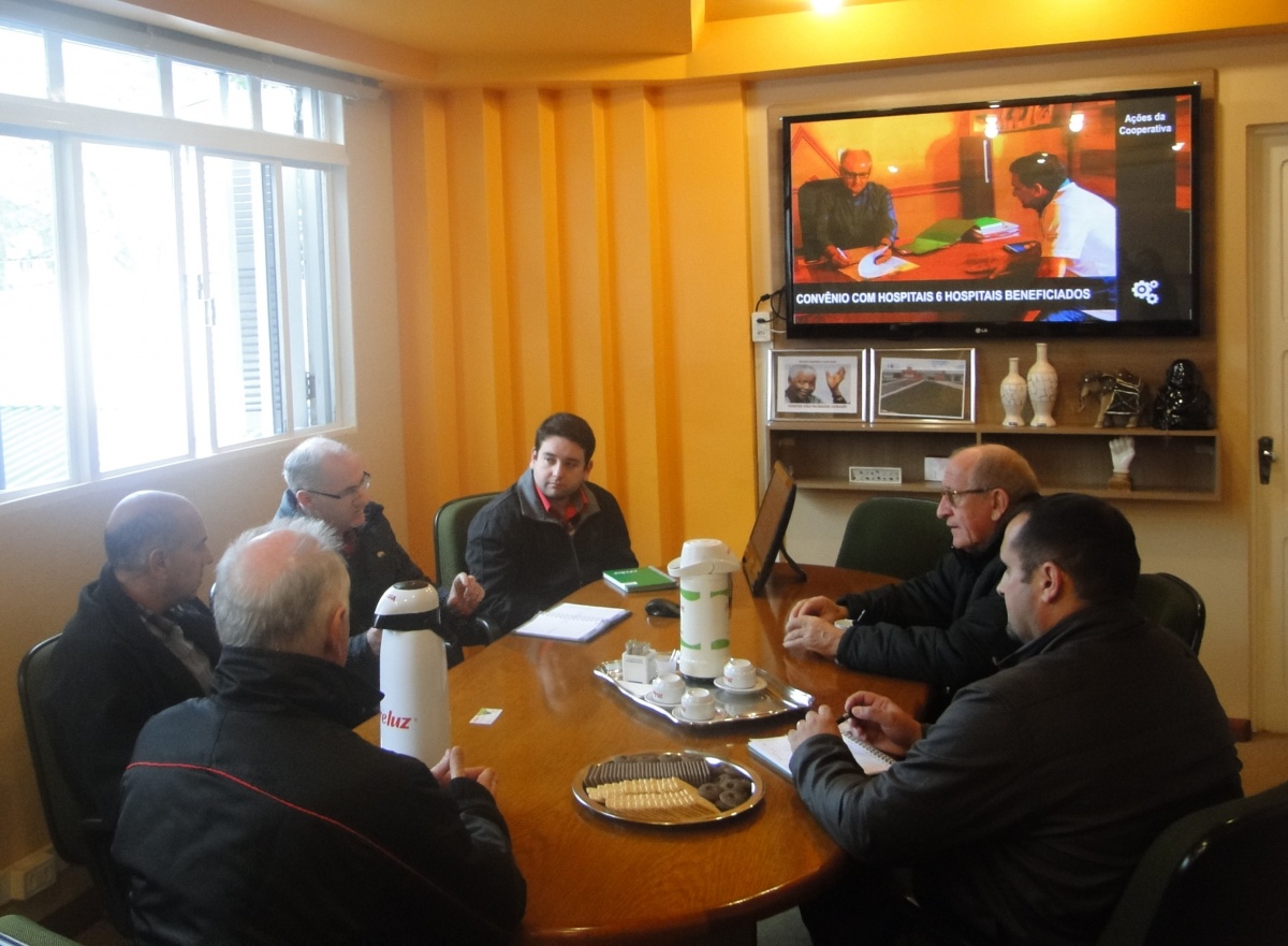 Presidente e vice-presidente do Grupo Coopernorte em reunião com representantes do Grupo Creluz. Foto: Ascom/Creluz